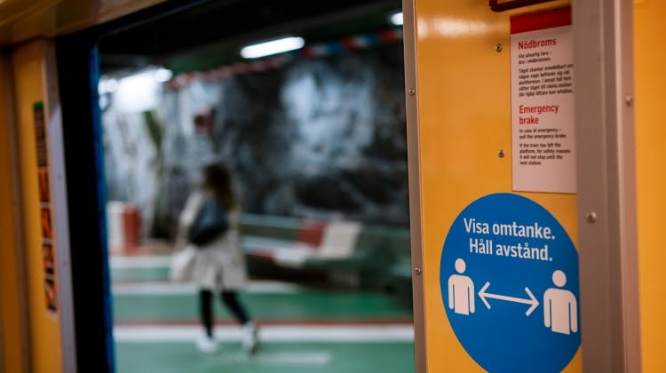 Skylt för att hålla avstånd i kollektivtrafik